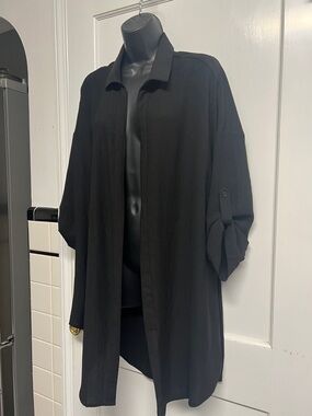 Torrid solid black open long tunic size 0 (10-12) Crepey Material lightweight